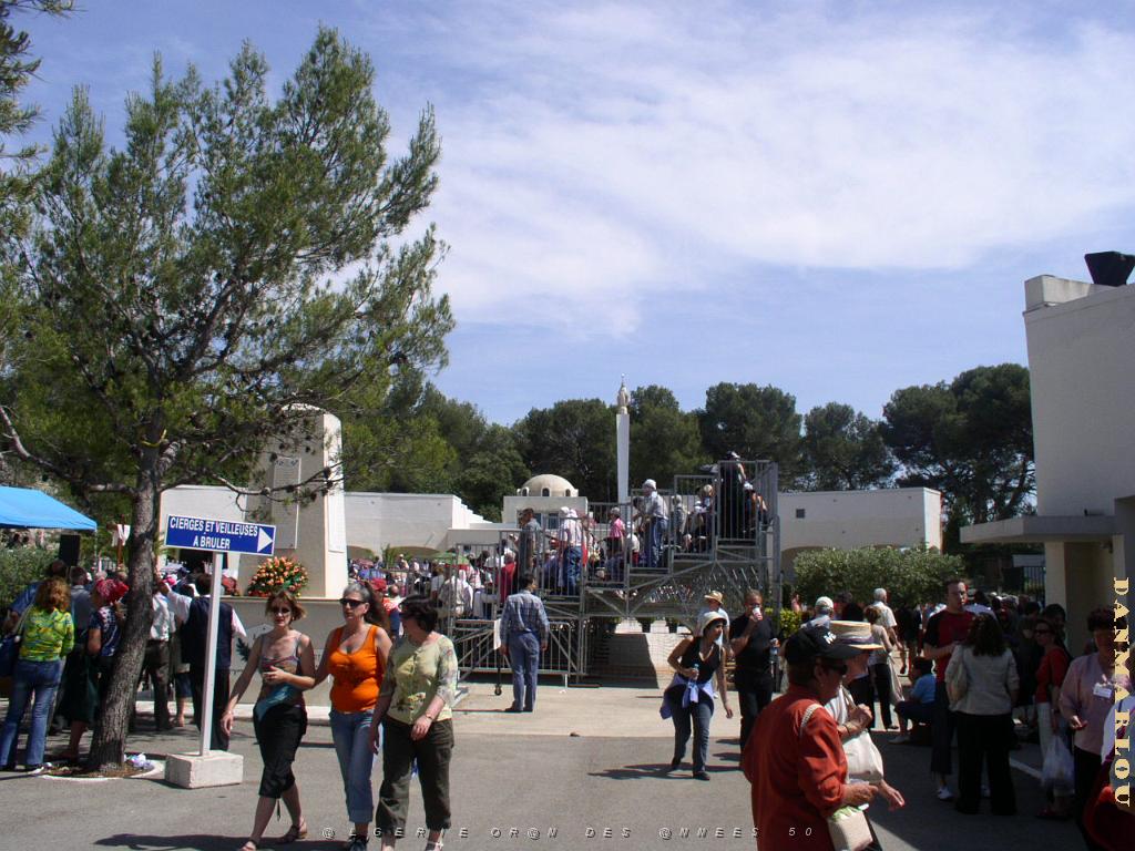 NIMES 25 MAI 2006 A  P1010097.JPG
